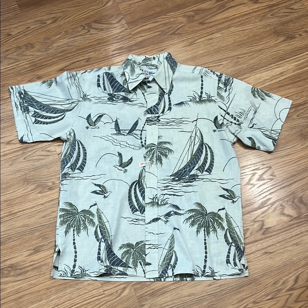 Reyn Spooner Shirt Casual Button Down Shirt with Tropical Boat Print Size M